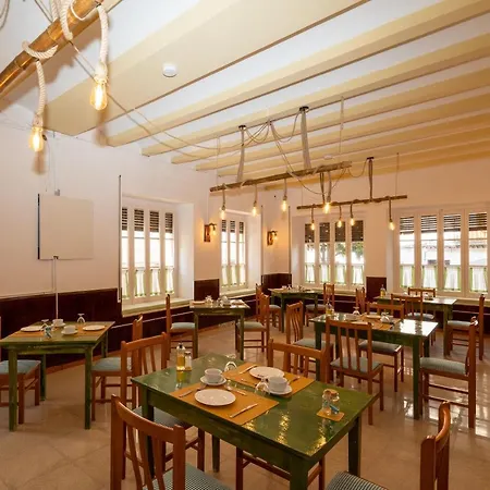 P&r Hostals Tort בית הארחה 3*