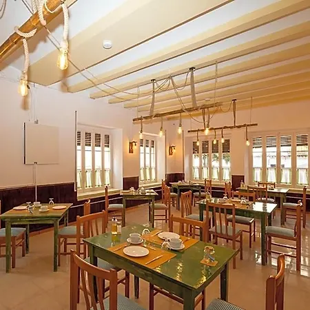 P&r Hostals Tort